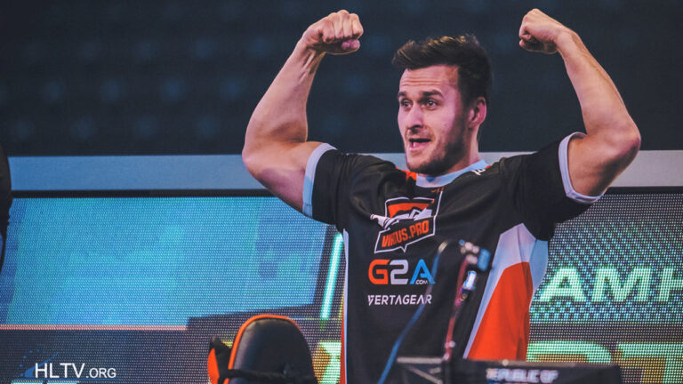 Challange wykonany! Pasha dotarł do Paryża na rowerze