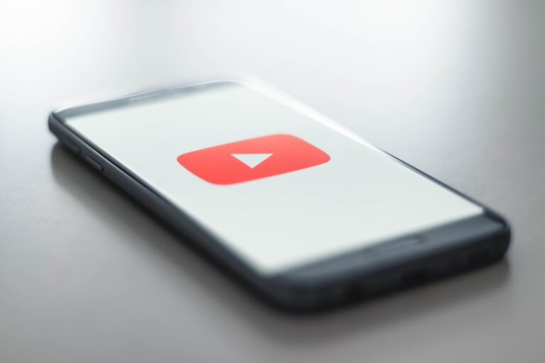 AI YouTube’a usunęła filmy z walkami robotów, bo uznała, że to żywe istoty