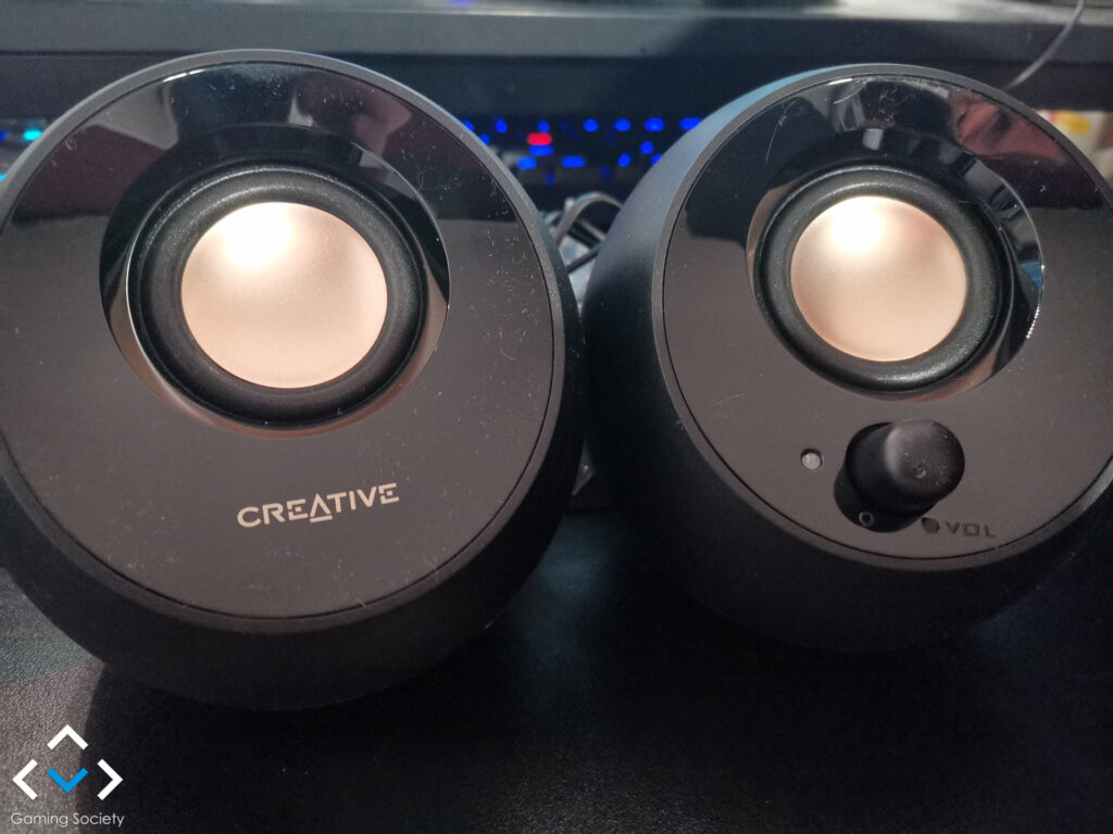 Creative Pebble Plus 1