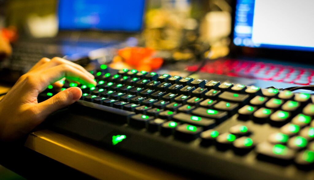 Brytyjski „ekspert” twierdzi, że gry za bardzo obciążają internet