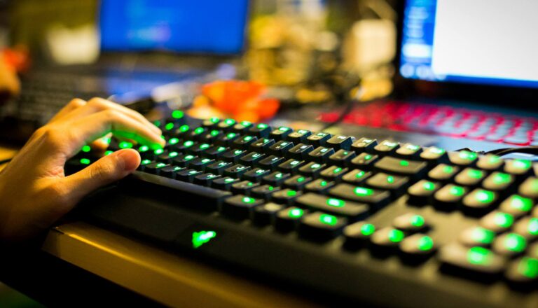 Brytyjski „ekspert” twierdzi, że gry za bardzo obciążają internet
