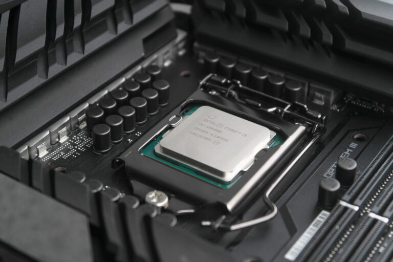 Intel opóźnia premierę procesorów w litografii 7 nm