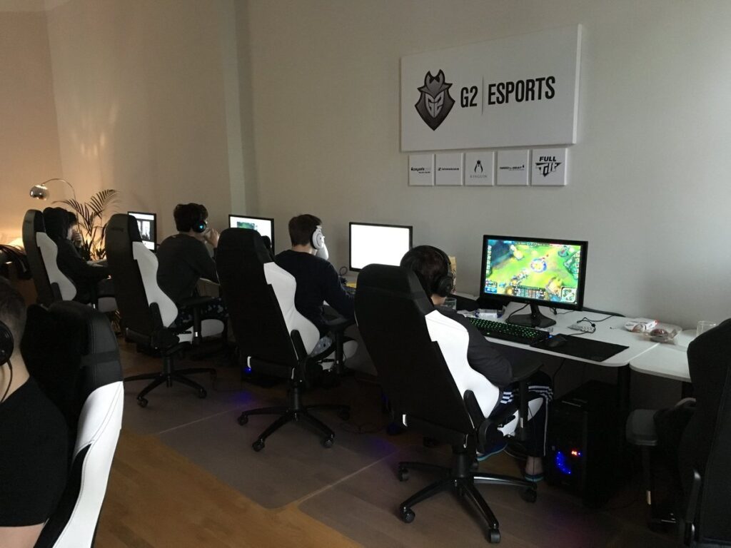 Serwery dedykowane, a profesjonalne esportowe centra szkoleniowe