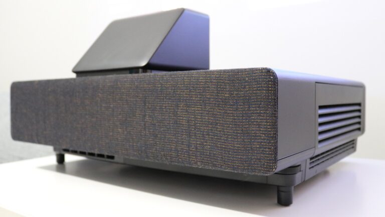 Test Epson EH-LS500B z Android TV  –  kinowy ekran w Twoim salonie