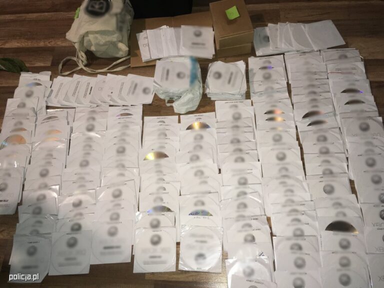 Policja złapała handlarza płytami DVD z nielegalnym softem