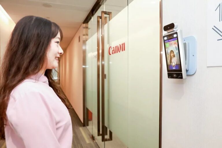 Canon – nie uśmiechasz się? Nie wjedziesz do pracy.