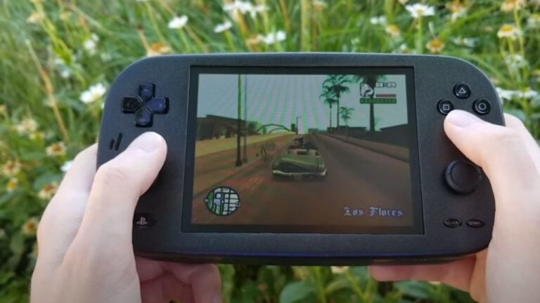 PlayStation 2 – Youtuber stworzył własną wersję przenośną kultowej konsolki