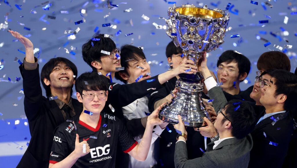 Worlds 2021 zakończone – EDward Gaming nowymi mistrzami świata, padł rekord oglądalności