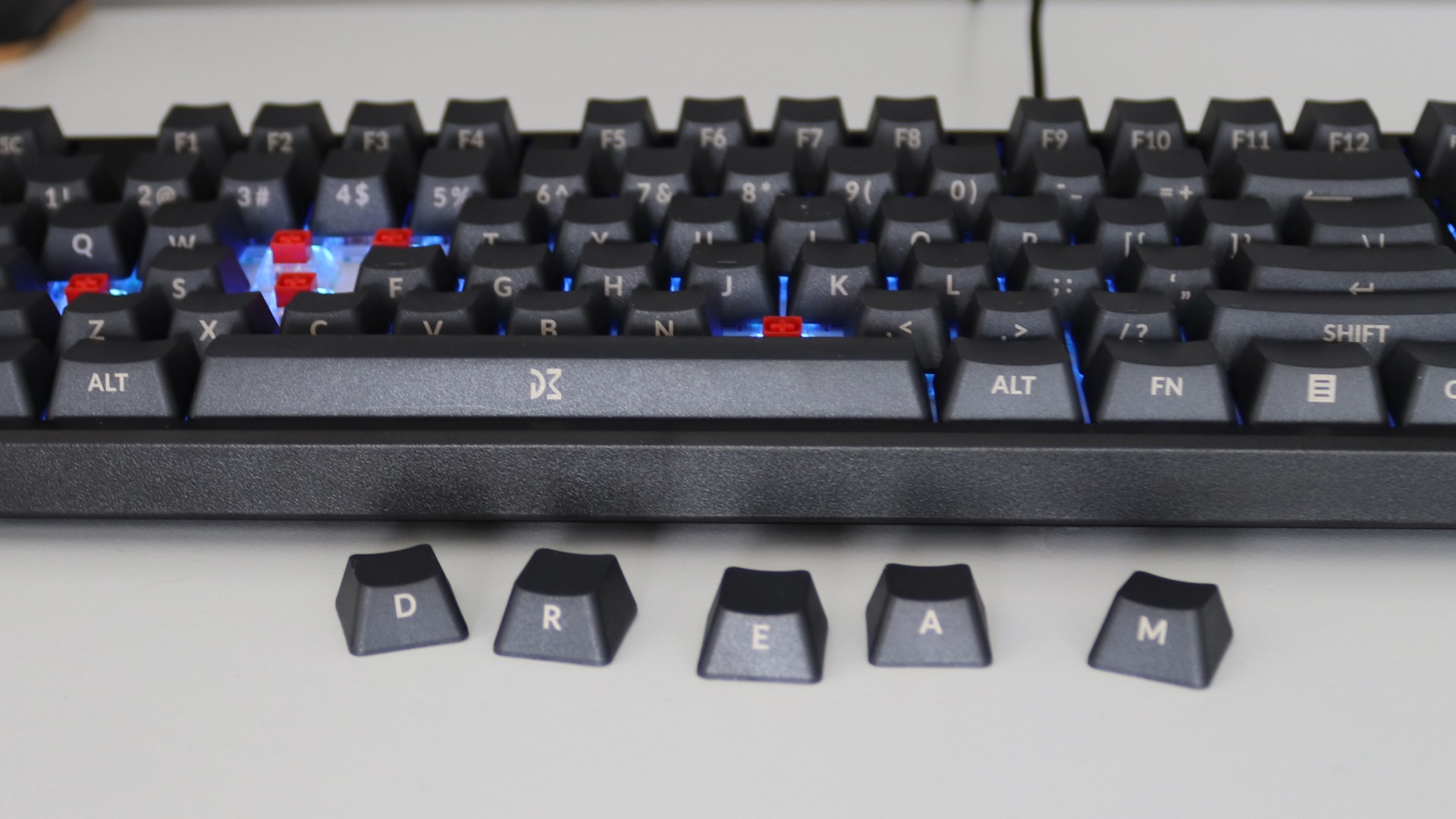 Dream Machines DreamKey Kailh BOX Red