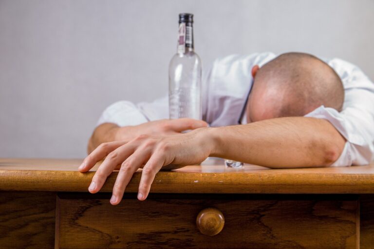 Gracz ekipy Strife wyrzucony podczas meczu z powodu upojenia alkoholowego