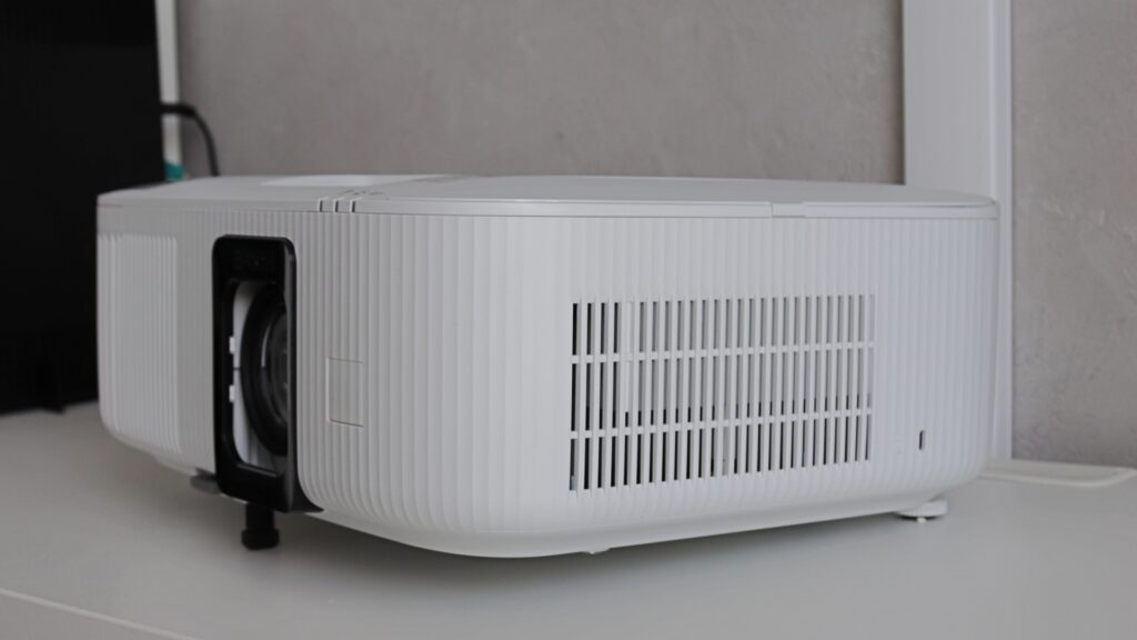 Projektor Epson EH-TW6250 – granie i oglądanie w 4K za rozsądne pieniądze [recenzja]