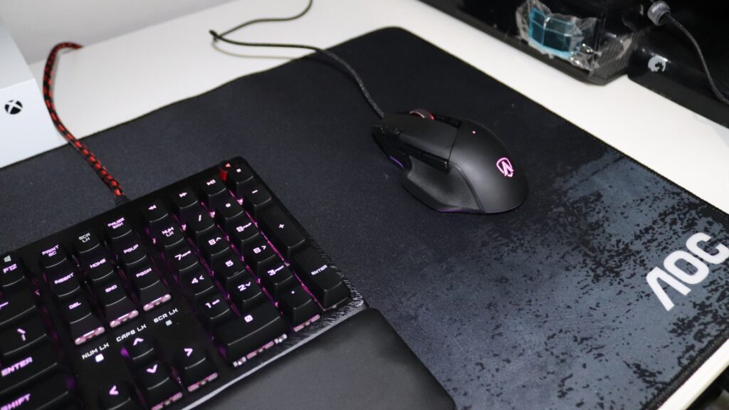 AOC AGON AGM600 – moc i potęga w gamingowej myszy zamknięta