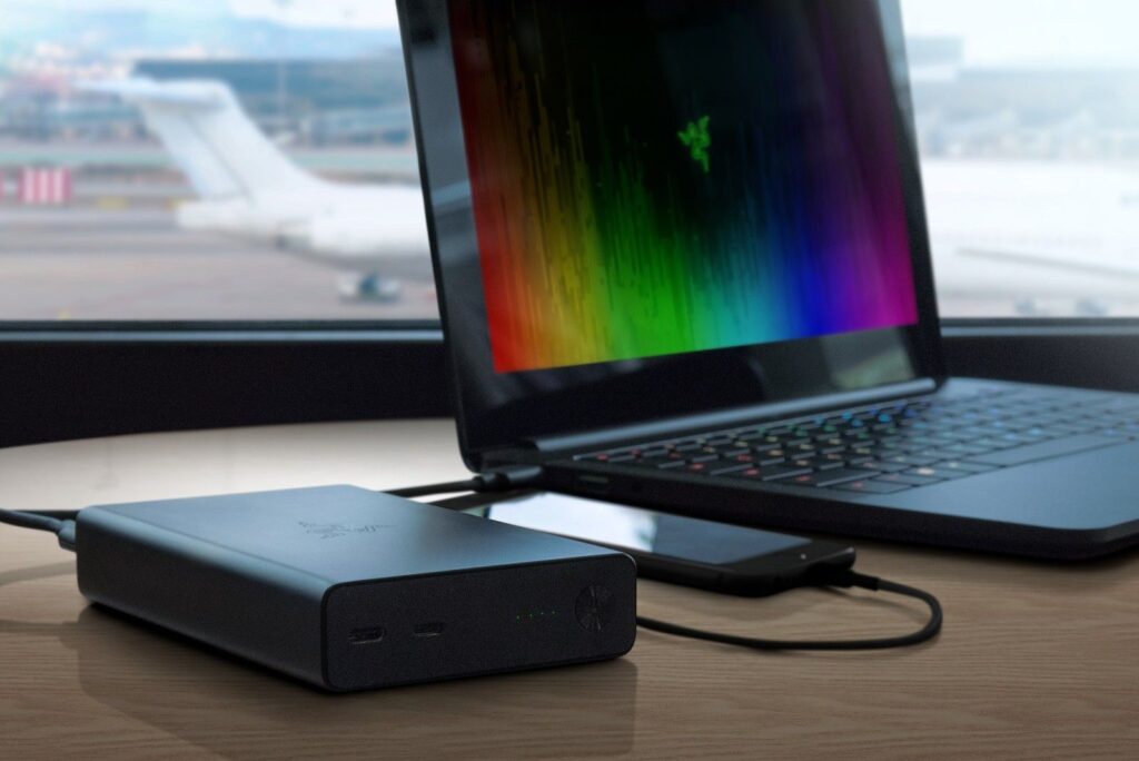 Pojemny Power Bank od Razera. Dodaje kilka godzin życia urzadzęniom mobilnym