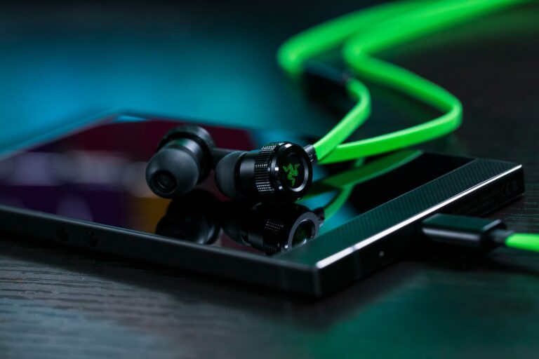 Razer idzie za ciosem. Do smartfona dołączą słuchawki – Hammerhead