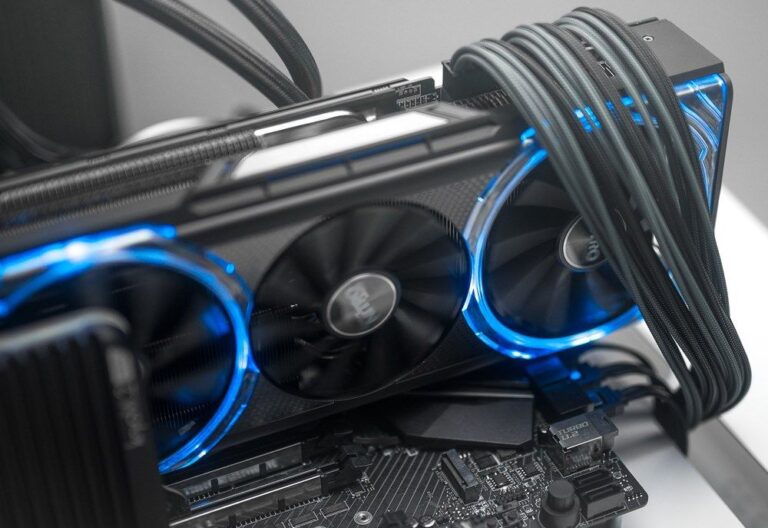 Sapphire Radeon RX Vega 64 Nitro+ Limited Edition – trzy złącza PCIe i kosmiczna cena