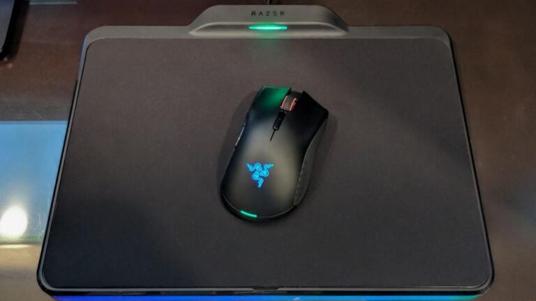 Razer wyhodował bezprzewodową mysz Mamba HyperFlux, która działa bez baterii
