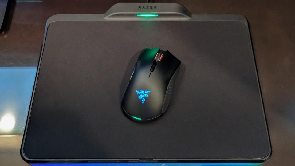 Razer wyhodował bezprzewodową mysz Mamba HyperFlux, która działa bez baterii