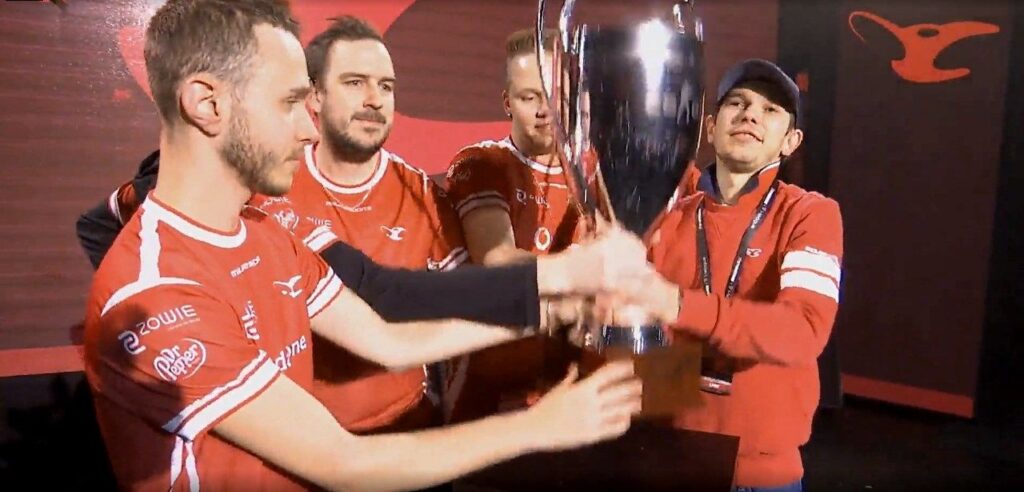 S1mple niósł na barkach całe NaVi, ale nie dał rady. Mousesports okazało się lepsze