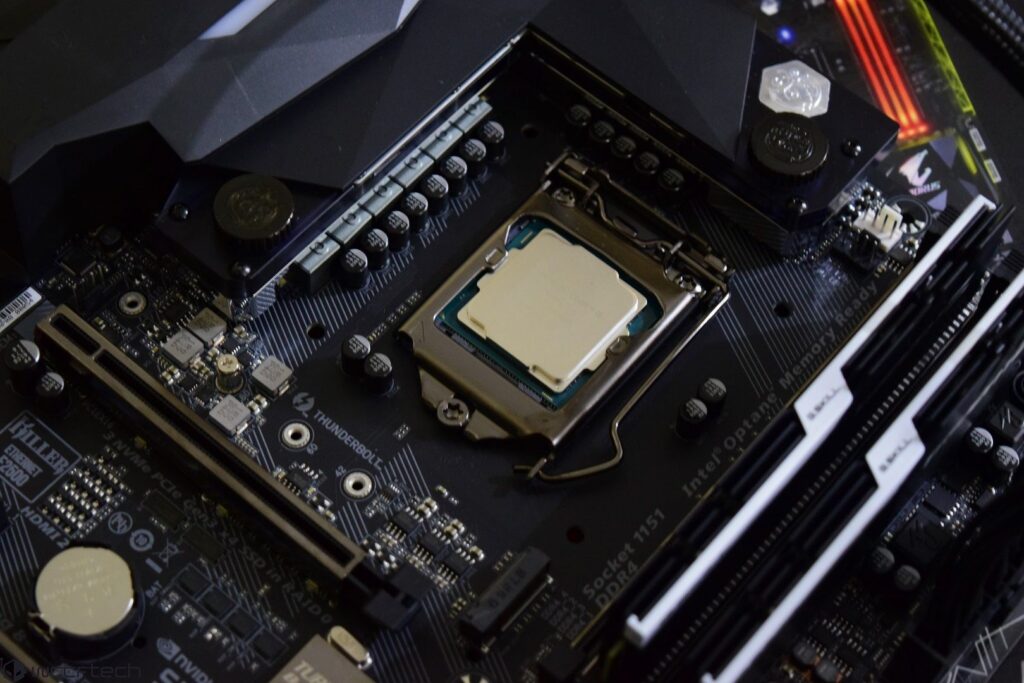 Procesory Coffee Lake działają jednak na starszych chipsetach. Modderzy udostępniają pełną instrukcję