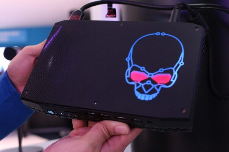 Przenośny komputerek Intel NUC Hades Canyon pozwoli zagrać niemal we wszystko w FullHD