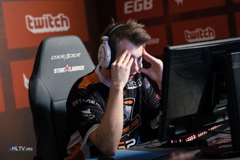 Virtus.pro drugą drużyną CS:GO V4 Future Sports Festival. mousesports w ostatniej chwili wydzierają Polakom wygraną