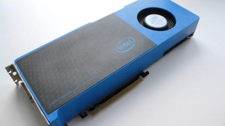 Intel oficjalnie poinformował kiedy zaprezentuje dedykowane karty graficzne
