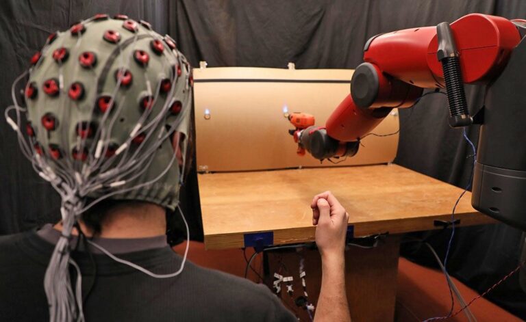 Robot kontrolowany za pomocą fal mózgowych