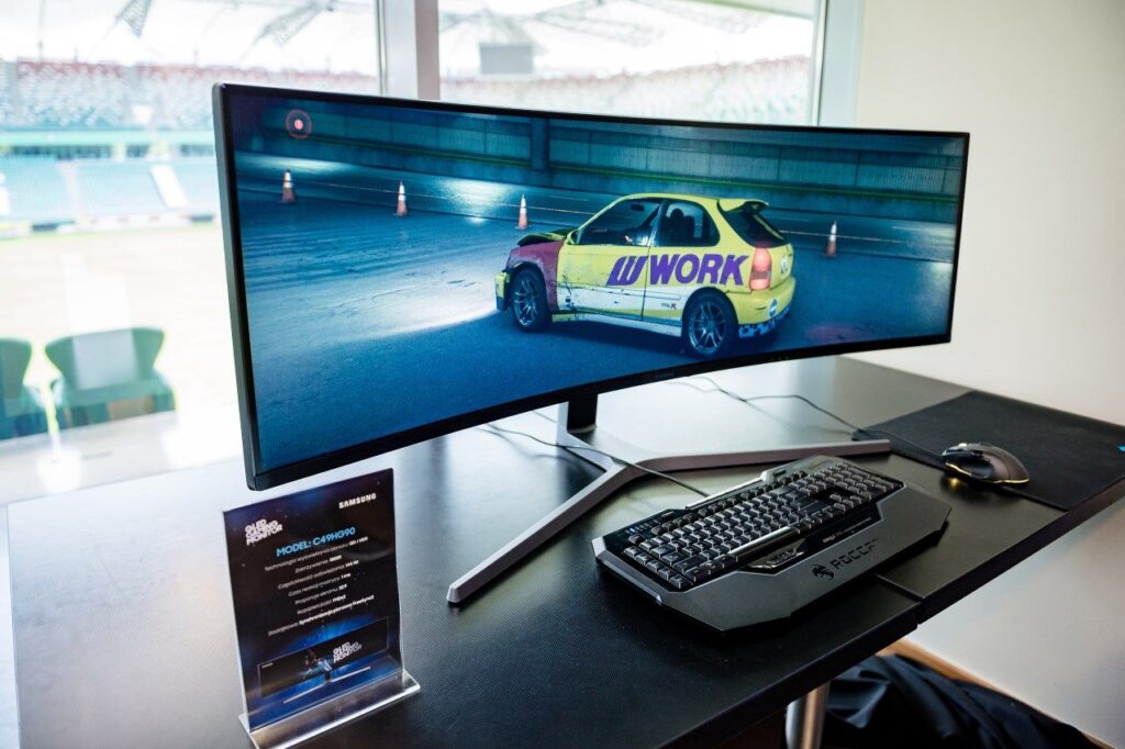 Samsung wprowadza pierwsze monitory QLED dla graczy, w tym model 49-calowy