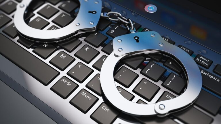 Sąd skazał handlarzy nielegalnych kluczy produktów Microsoft. Zapłacą 600 tys. złotych