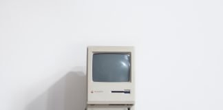 10000 dolarów za naprawy MacBook Pro. Wystarczyło wyregulować jasność ekranu