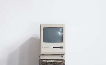 10000 dolarów za naprawy MacBook Pro. Wystarczyło wyregulować jasność ekranu