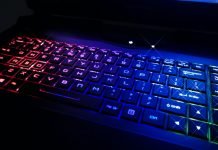 Dream Machines łączy zalety laptopów i komputerów stacjonarnych. Otwieramy obudowę i to sprawdzamy