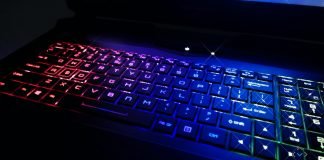 Dream Machines łączy zalety laptopów i komputerów stacjonarnych. Otwieramy obudowę i to sprawdzamy