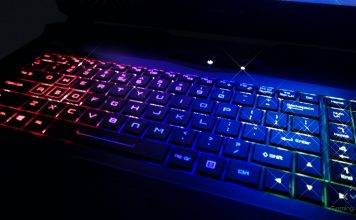 Dream Machines łączy zalety laptopów i komputerów stacjonarnych. Otwieramy obudowę i to sprawdzamy