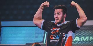 pashaBiceps wygrywa w swojej pierwszej walce w klatce pashaBiceps