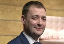 Jacek Rozenek czyli Geralt z Rivii wraca do zdrowia. Aktor znów stanął przed kamerą i mikrofonem Jacek Rozenek