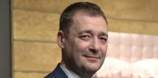 Jacek Rozenek czyli Geralt z Rivii wraca do zdrowia. Aktor znów stanął przed kamerą i mikrofonem Jacek Rozenek