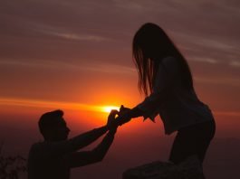 Oświadczył się procesorem, kartą graficzną i płytą główną. Powiedziała „tak” Oświadczył się procesorem i kartą graficzną