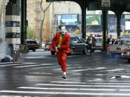 Reżyser Jokera na filmie ma zarobić blisko 100 milionów dolarów Joker