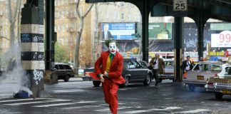 Reżyser Jokera na filmie ma zarobić blisko 100 milionów dolarów Joker