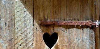 Apex Legends – gracze blokują przeciwników w toalecie i zagazowują