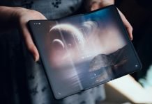 TCL prezentuje telefon z trzema składanymi ekranami