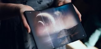 TCL prezentuje telefon z trzema składanymi ekranami