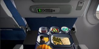 Airplane Mode – symulator pasażera samolotu bije na głowę Desert Bus