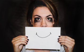 Streamer zaatakował ciężarną partnerkę. Został skazany Streamer zaatakował ciężarną partnerkę. Został skazany