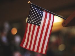 Kandydat na prezydenta USA twierdzi, że twórcy gier uczą zabijania USA