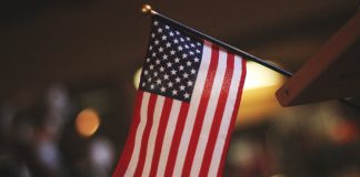 Kandydat na prezydenta USA twierdzi, że twórcy gier uczą zabijania USA