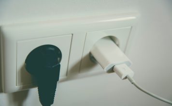 Znany YouTuber udawał, że jest w Los Angeles. Cały czas siedział w hotelu w Warszawie