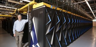 Superkomputer o mocy 200 petaFLOPSów pomaga w walce z koronawirusem superkomputer