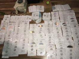 Policja złapała handlarza płytami DVD z nielegalnym softem 300 DVD